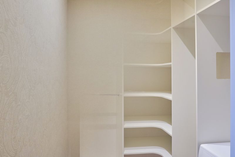 Built-in Niche and Shelving
